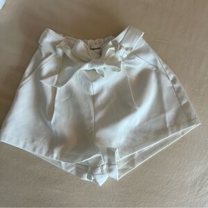 Superdown Katerina White Shorts XS